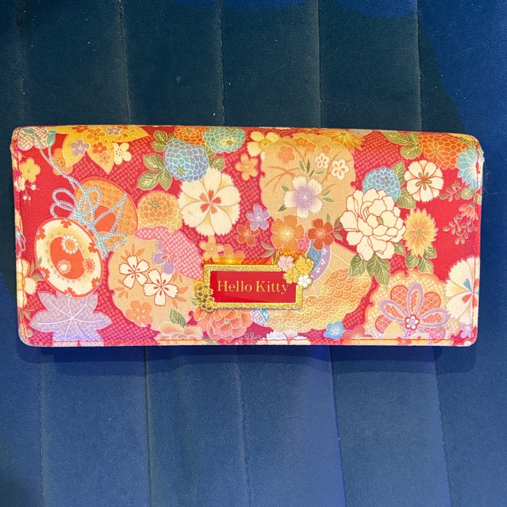 Limited edition Sanrio Hello Kitty long floral wallet